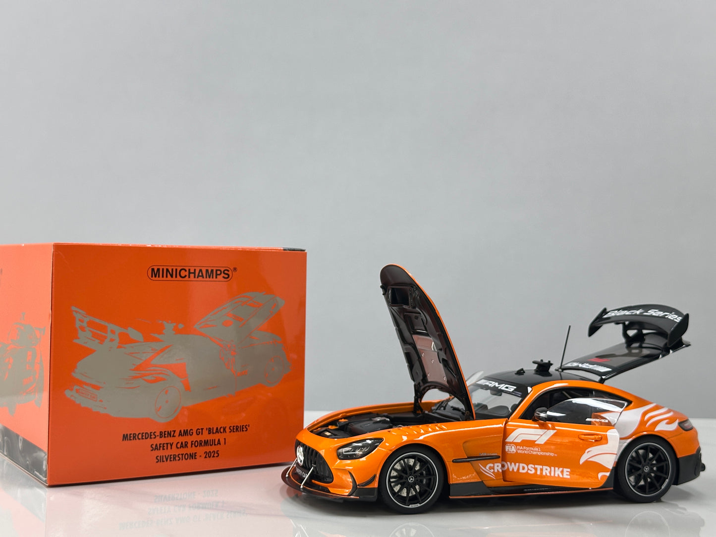 MINICHAMPS 1/18 Mercedes-AMG GT BLACK SERIES SILVERSTONE 2025 Safety Car Orange 110032092
