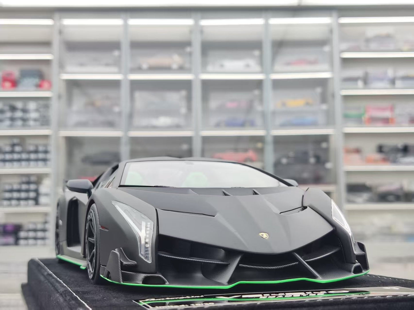 HH Model 1/18 Lamborghini Veneno Roadster Matte Black HH560