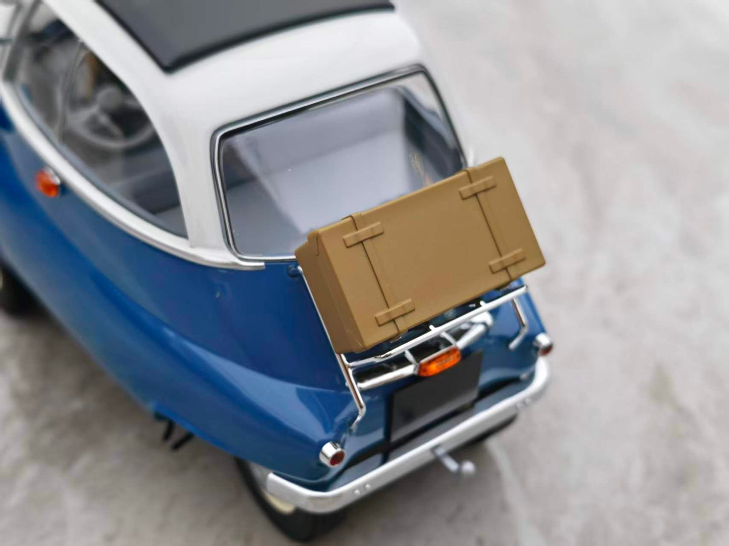 MINICHAMPS 1:18 BMW ISETTA -1955 Blue 110024000