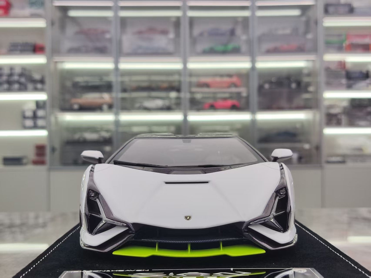 HH Model 1/18 Lamborghini Sian FKP 37 White Purple Gradient HH496
