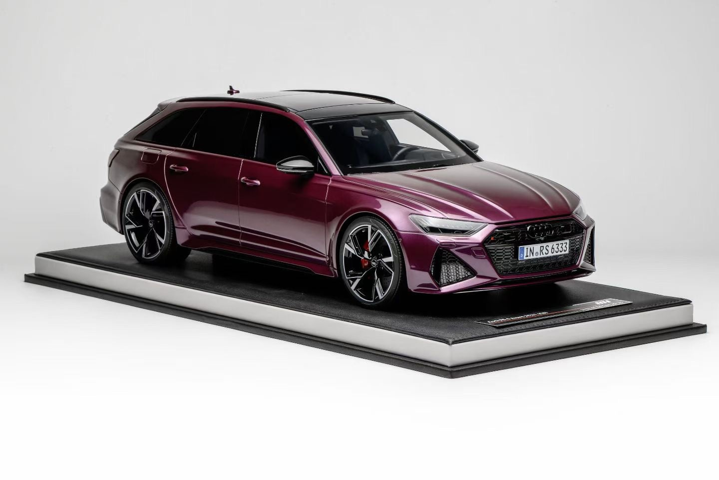 MOTORHELIX 1/12 Audi RS6 Avant 2021 (C8) resin car model