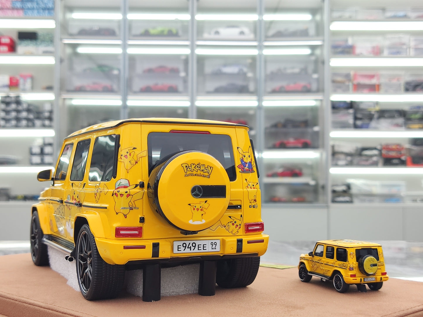 VIP 1/18 Mercedes-Benz G63 Pikachu Set Simulated Car Model JS-VIP001