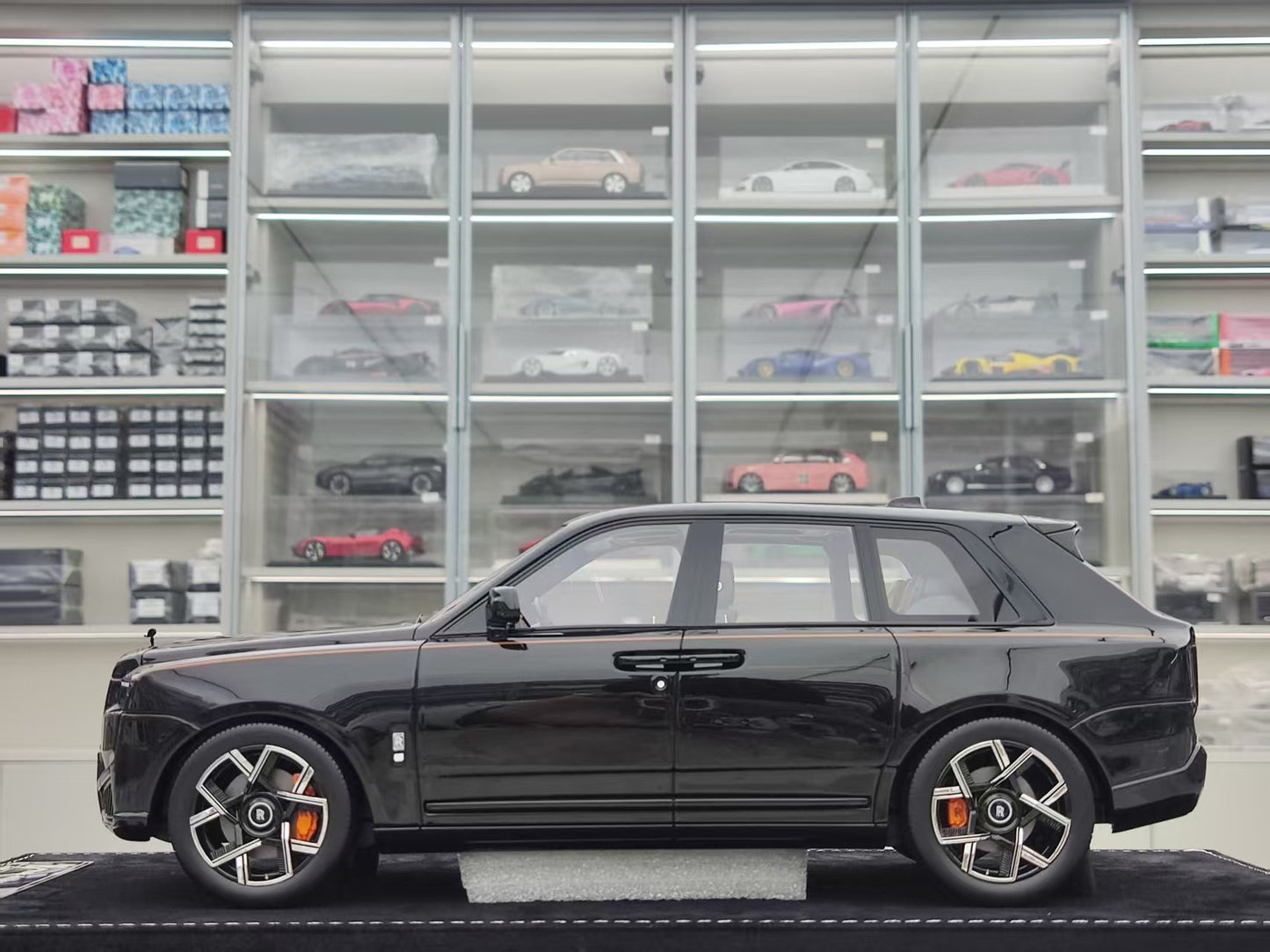 HH Model 1/18 Rolls-Royce Cullinan Series II Diamond Black HH539