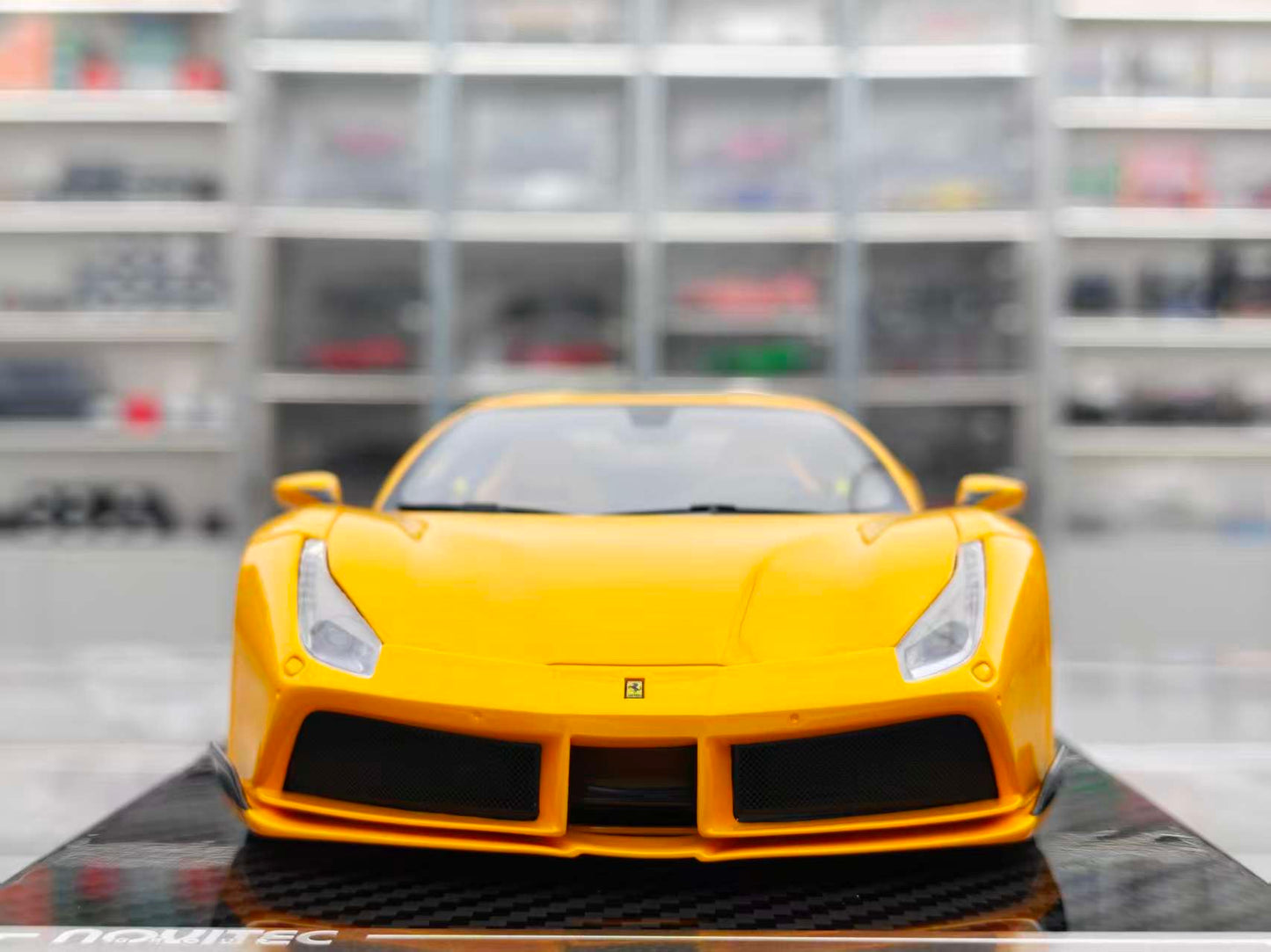 CE 1/18 Ferrari Novitec 488GTB N-Largo Standard Yellow CE004
