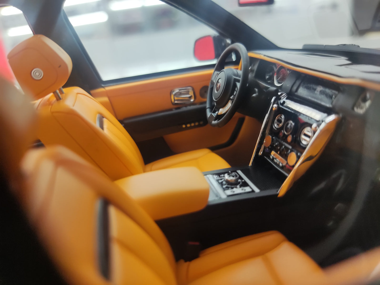 YY Model 1/18 Rolls-Royce Cullinan Resin Car Model JS-YY001
