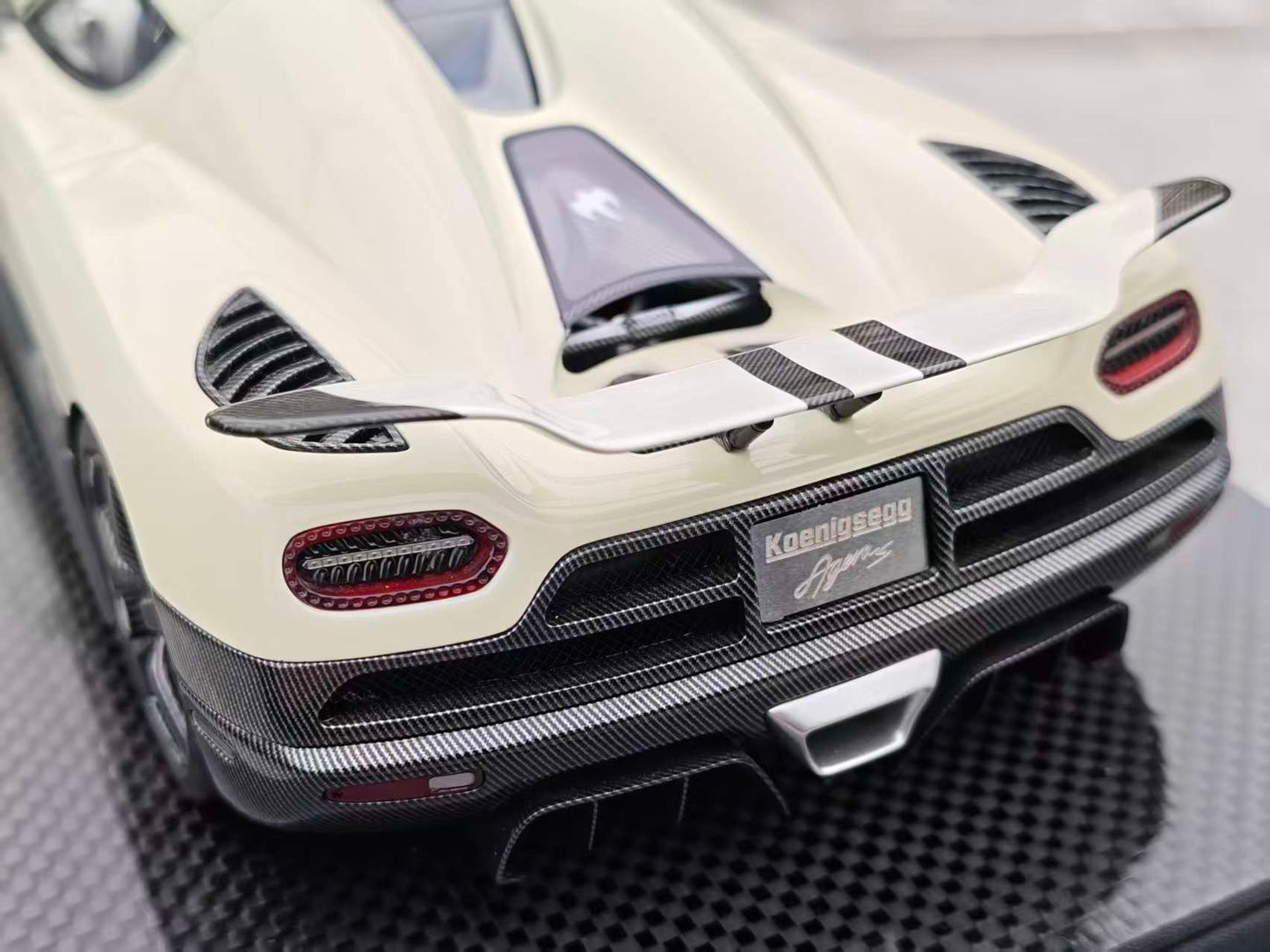 FRONTIART 1/18 Koenigsegg Agera S White with Blue Stripes FA178