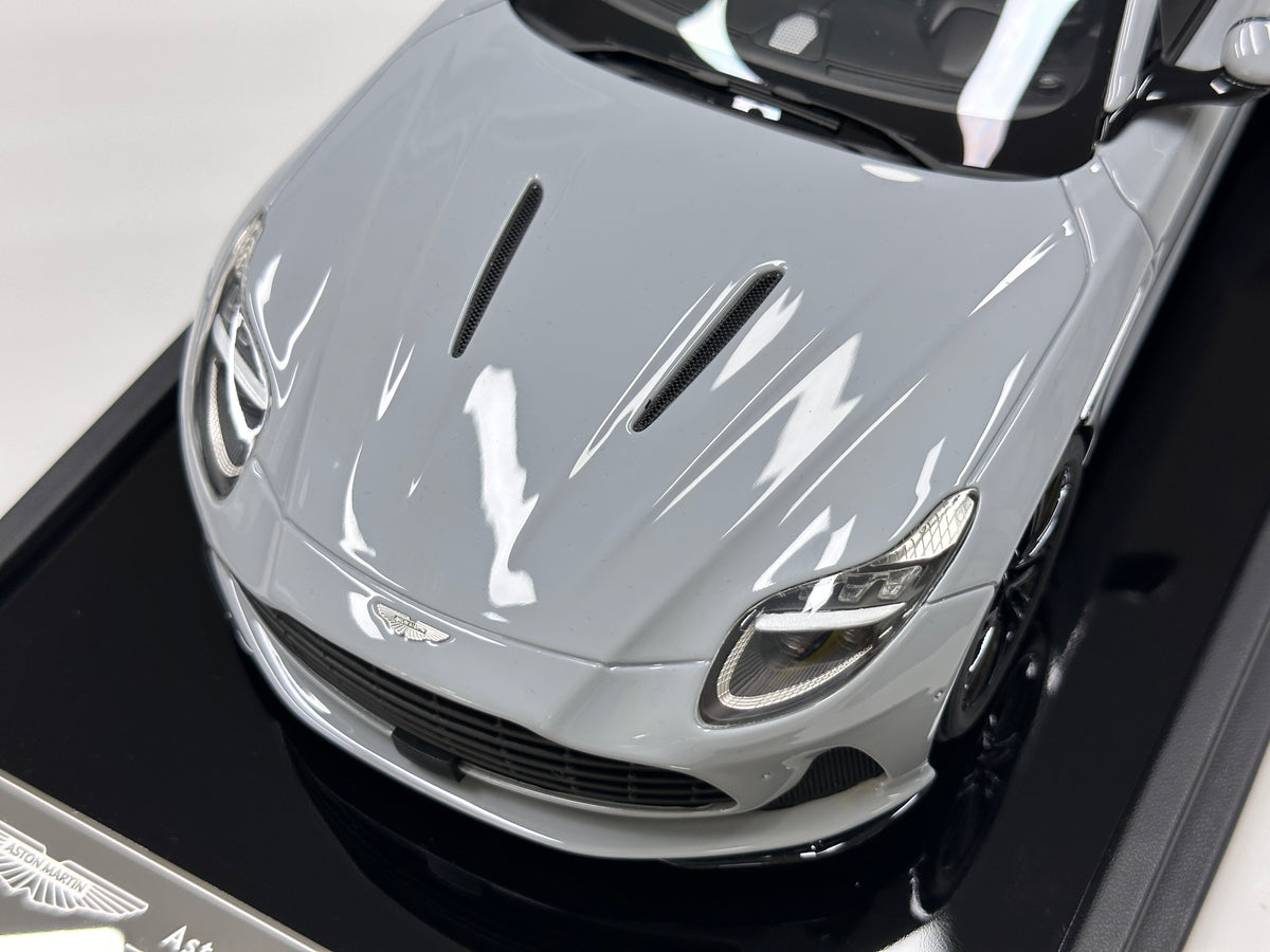 MOTORHELIX 1/18 Aston Martin DB12 Volante (Convertible) - Porcelain Grey - MH396