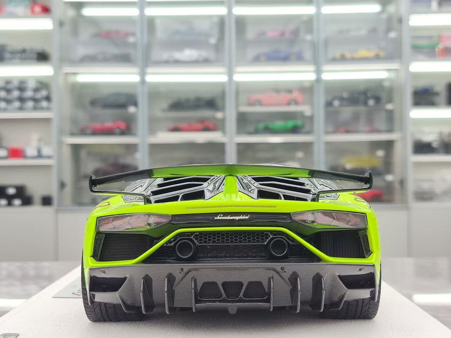 MAKEUP 1/18 Lamborghini Aventador SVJ Green EML025I