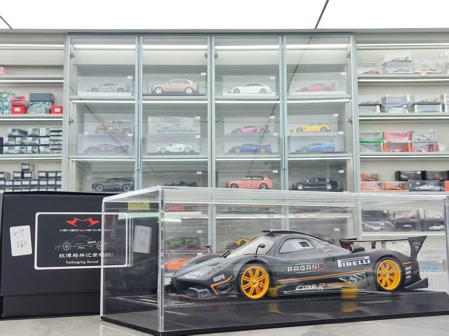 HH Model 1/18 Pagani Zonda R & Evolution Specials Nürburgring Record Edition HH563