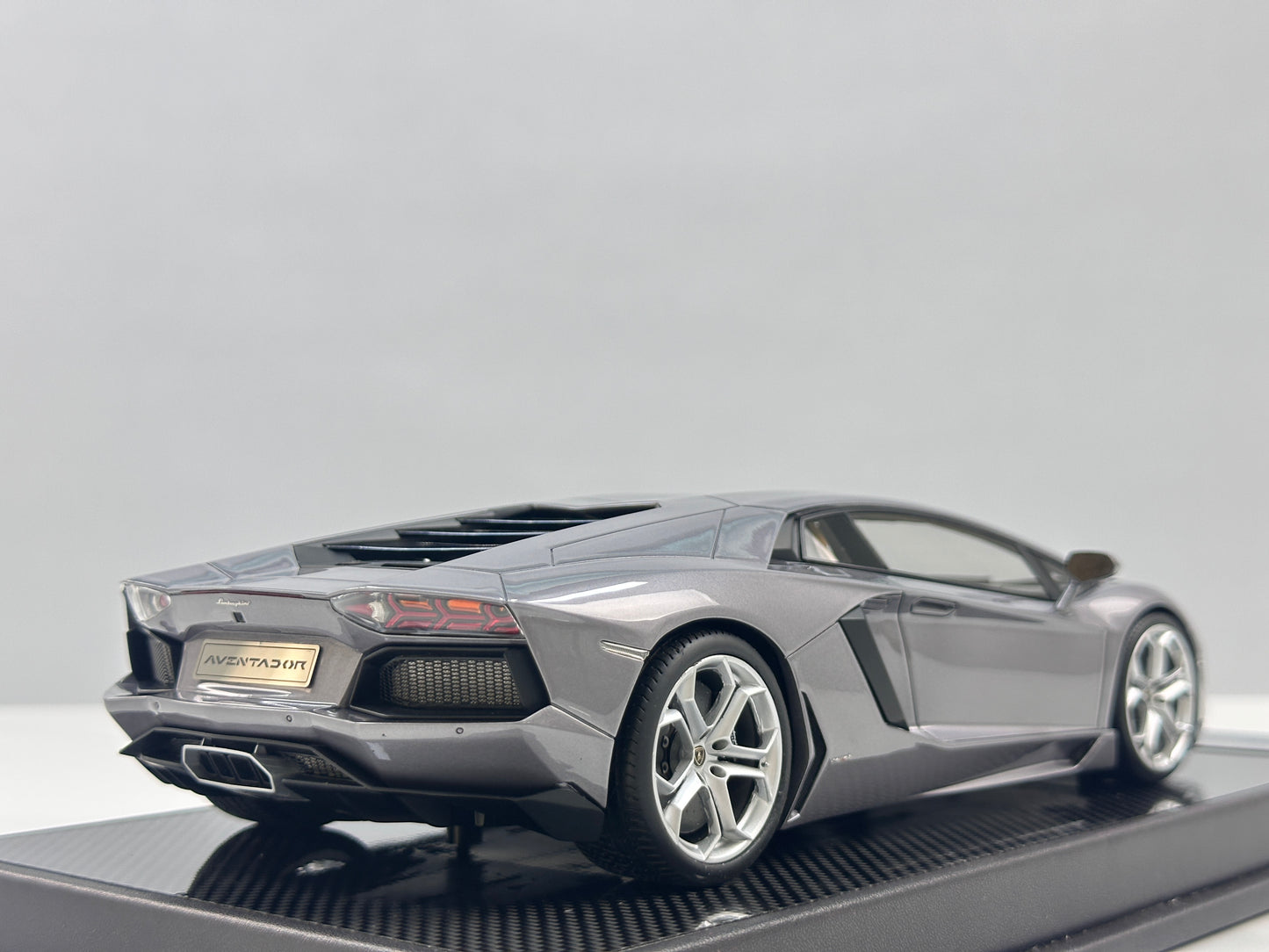 VMB 1/18 Lamborghini Aventador LP700-4 Silver-Grey VMB064