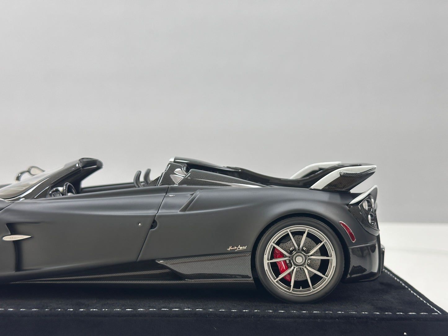 HH Model 1/18 Pagani Huayra Matte Black Carbon HH663