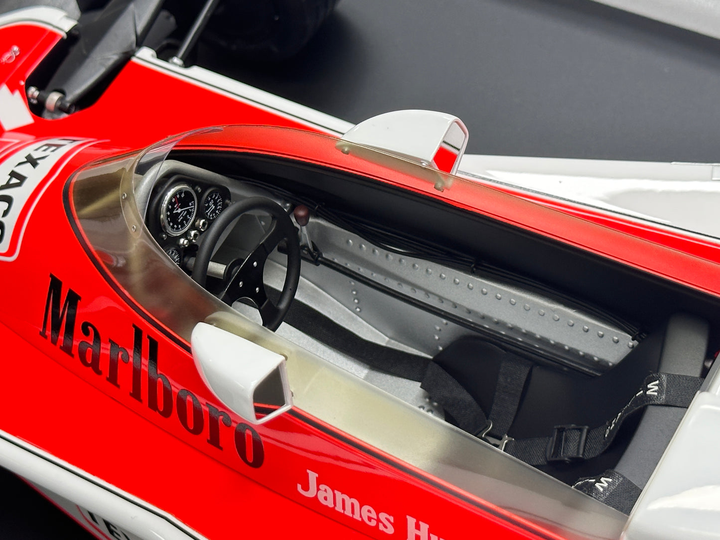 Spark 1/8 McLaren M23 No. 11 (3rd Place, 1976 Japanese GP) – James Hunt – Red & White Livery (08SP263)