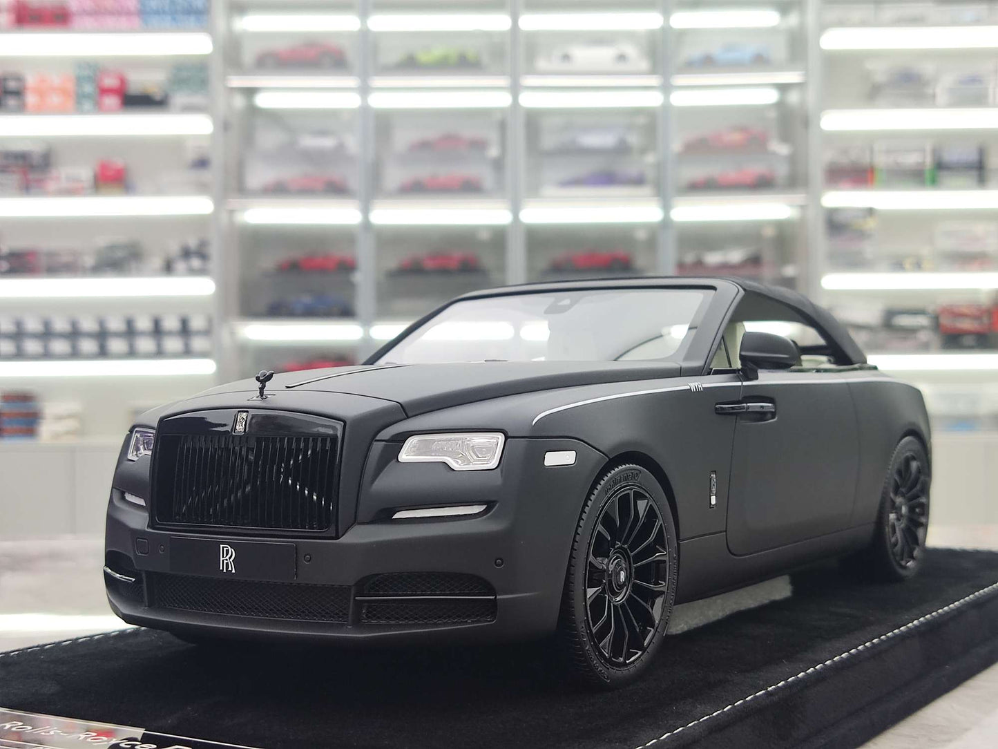 HH Model 1/18 Rolls-Royce Dawn (Matte Black) HH426