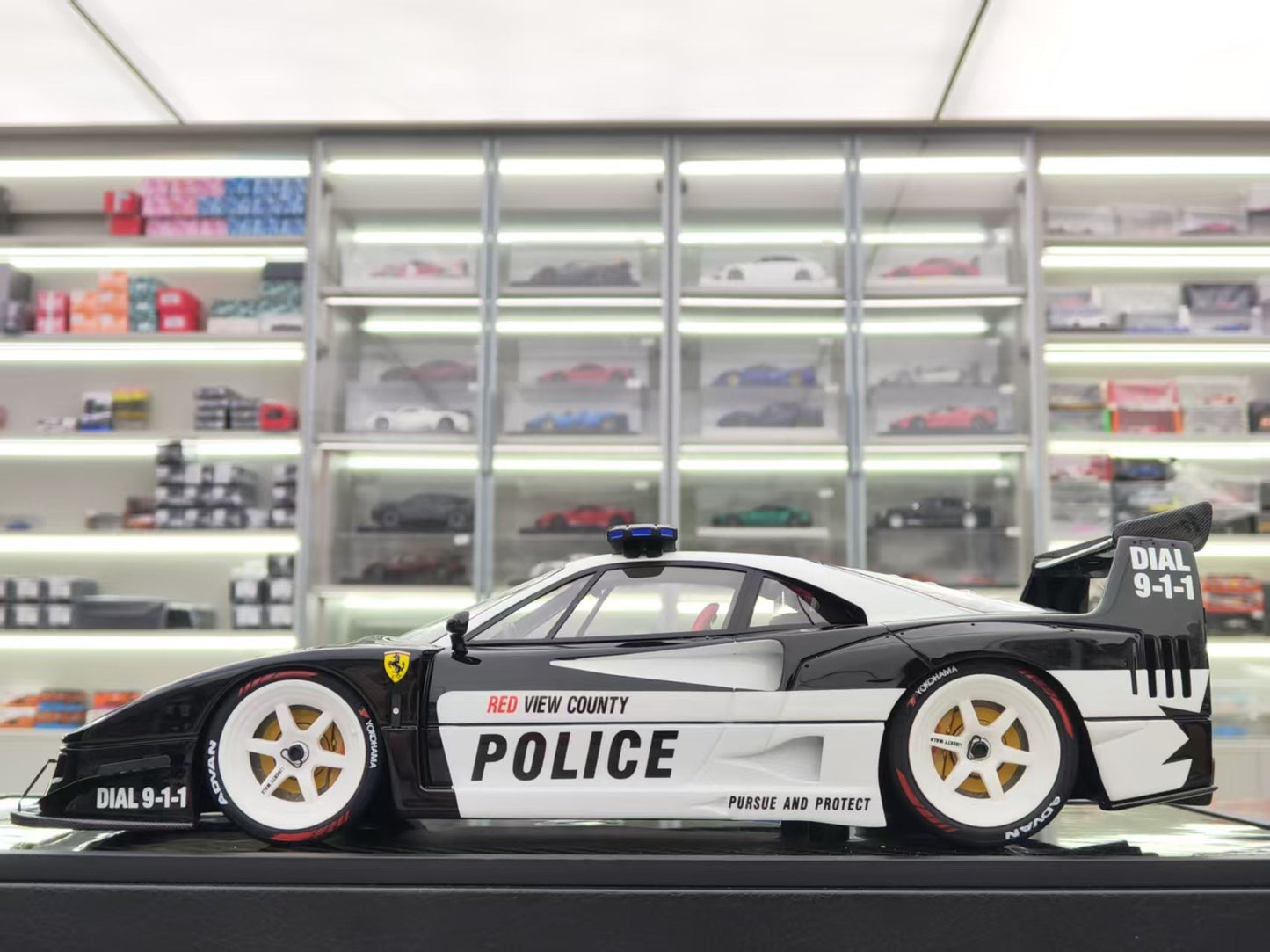 VIP 1/18 Ferrari F40 Flying Police Car Livery Resin Model VIP173