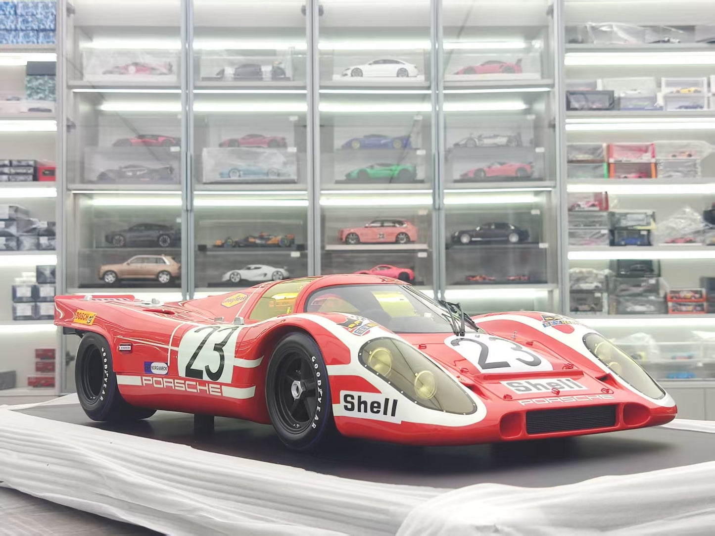 SPARK 1/8 Porsche 917 #23 winner Le Mans 1970 red 08LM70