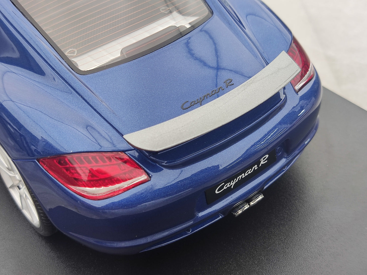 GT Spirit 1/18 Porsche CAYMAN R AKVA Metala Blua Simulada Modelaŭto GT901