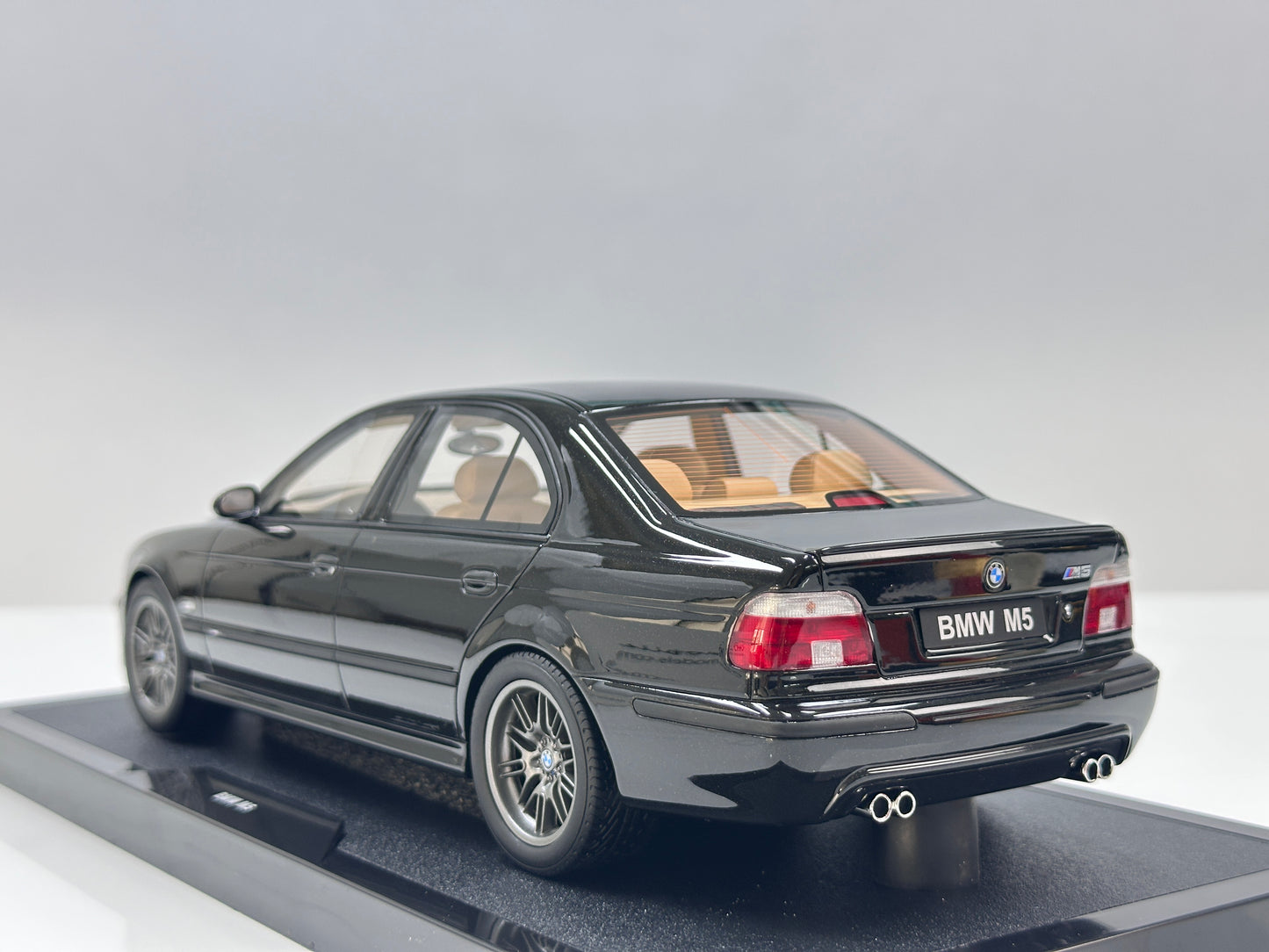 OTTO 1/18 BMW E39 M5 – Avus Blue Metallic (OT1338)