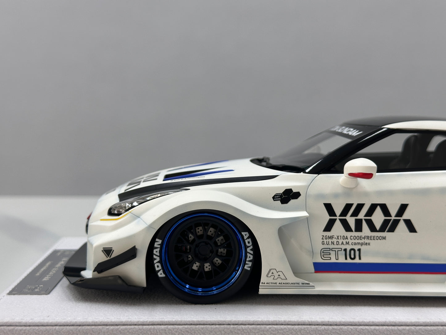 BBA MODEL 1/18 Nissan GTR 35GT-RR Gundam livery BBA062