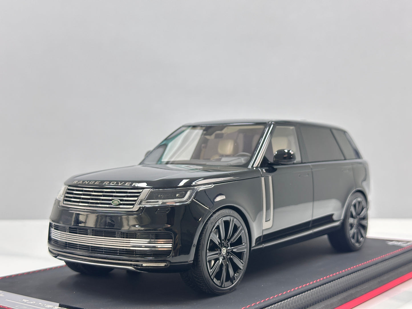 BBA MODEL 1/18 Land Rover Range Rover Autobiography Long Wheelbase Jet Black BBA069