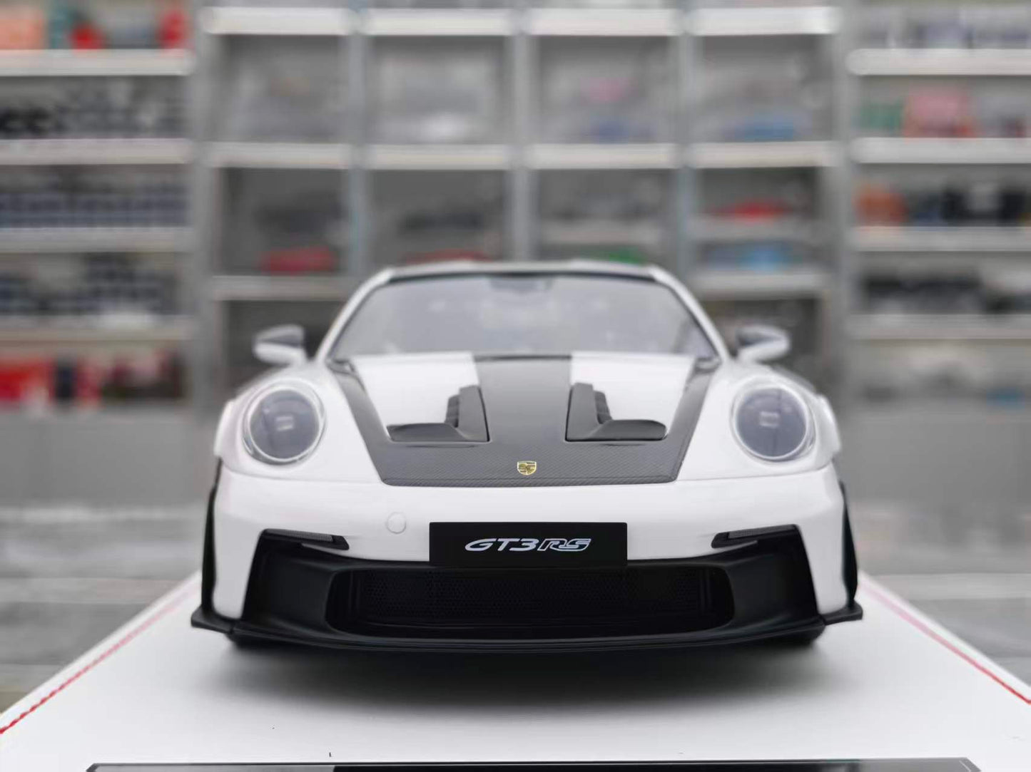GH MODEL 1/18 Porsche 992 GT3RS Glowing Green GH013