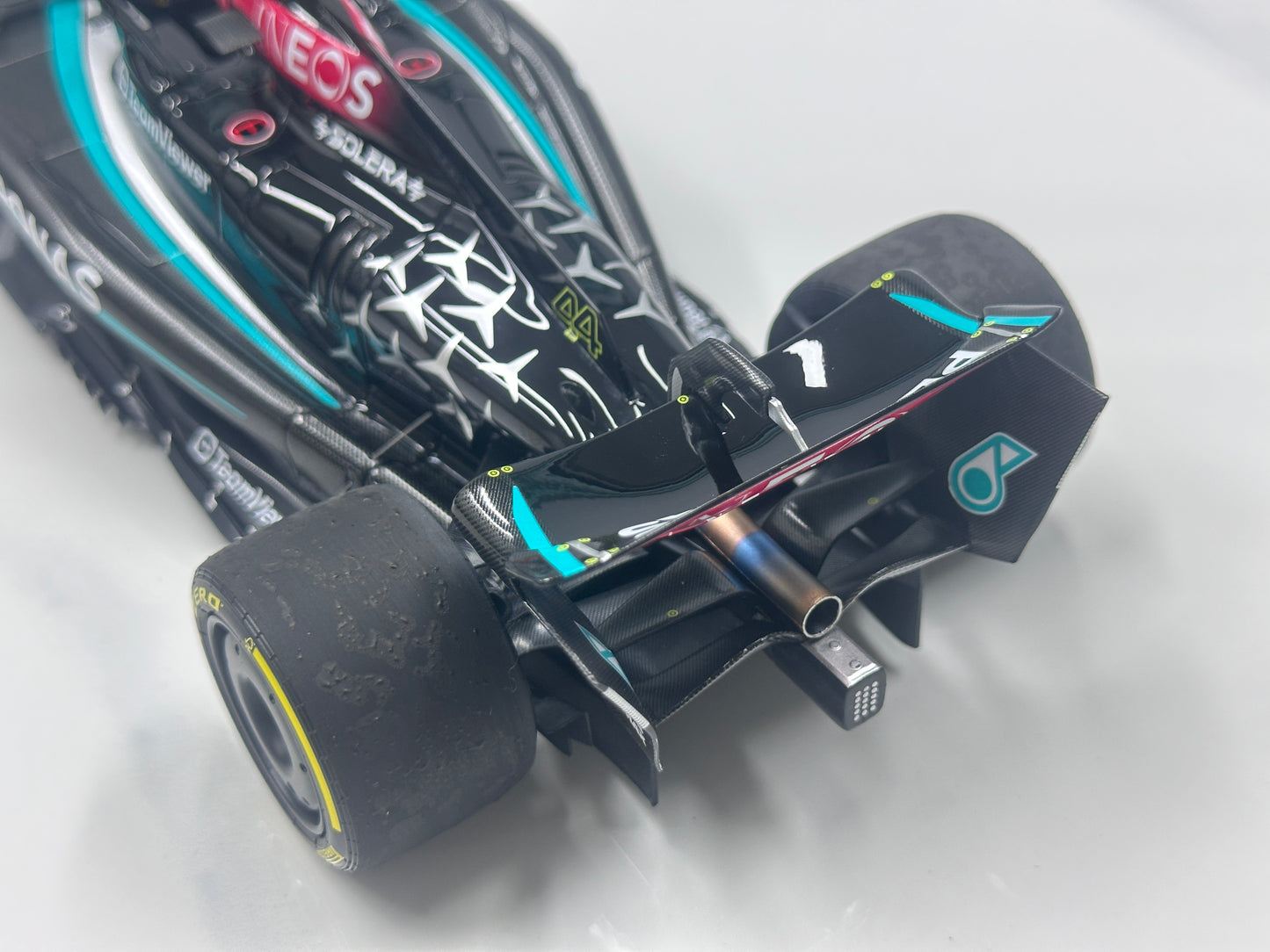 MINICHAMPS 1/18 Mercedes-AMG PETRONAS Formula One Team F1 W15 E Performance (Black & Green Livery) 110242444