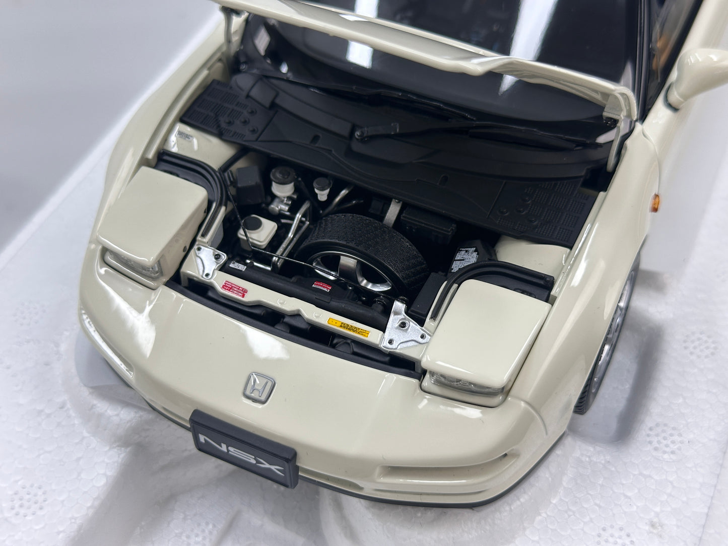 LCD 1/18 Honda NSX 1st Generation (MK1/NA1) White LCD18022-WH