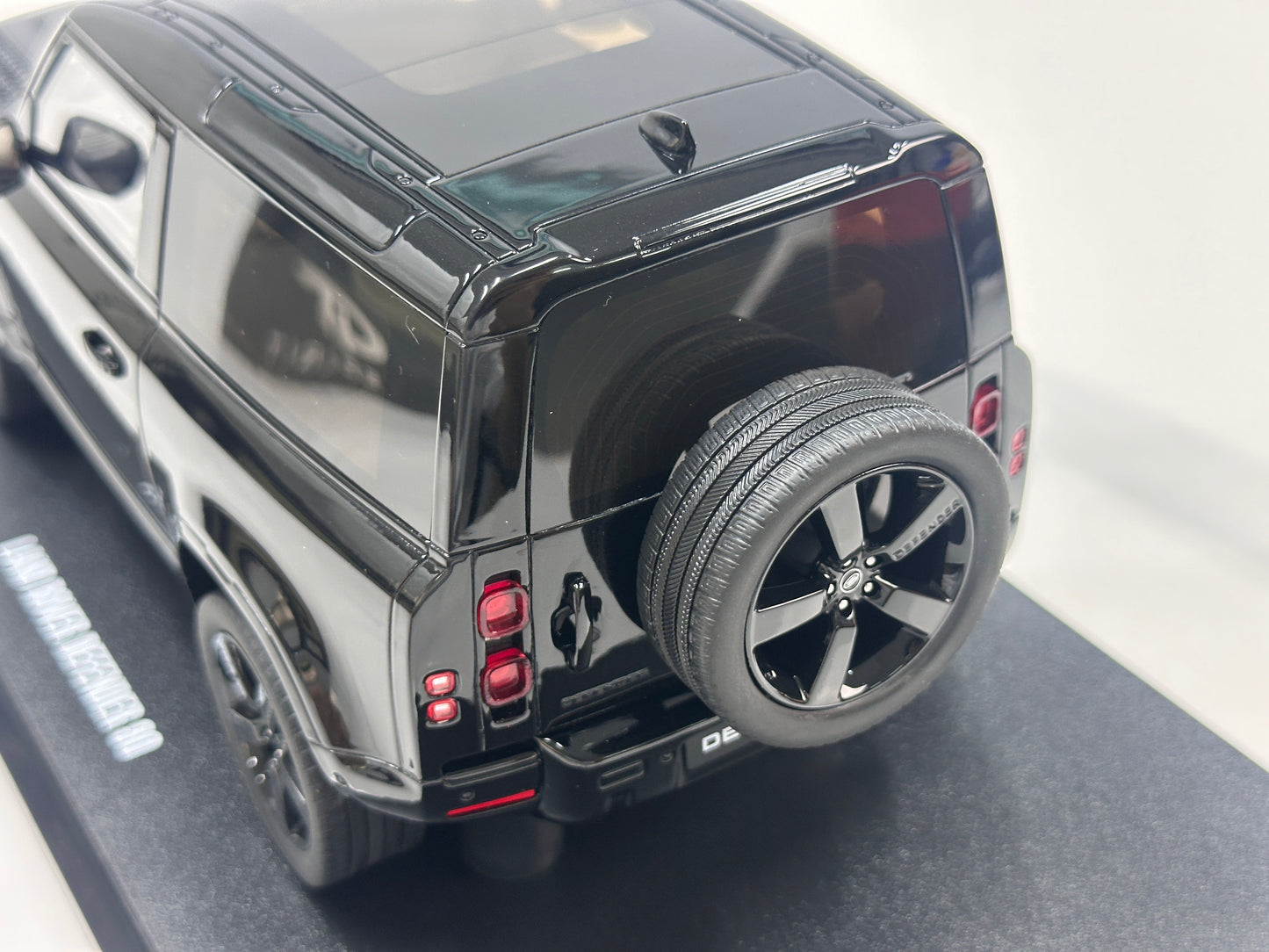 GT Spirit 1/18 Land Rover Defender 90 Black GT992