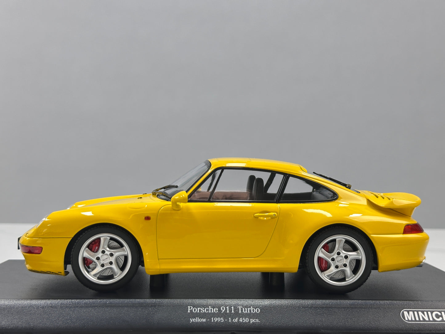 MINICHAMPS 1/18 Porsche 911 (993) Turbo (1995) Yellow 155061172