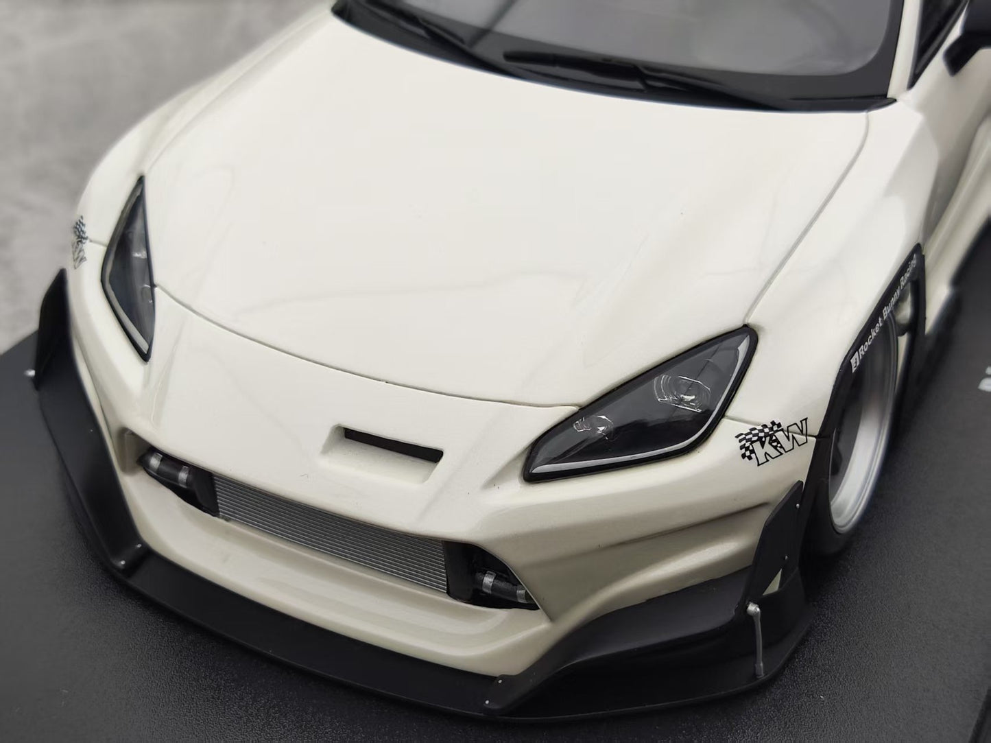 GT Spirit 1/18 Toyota GR86 Crystal White GT498