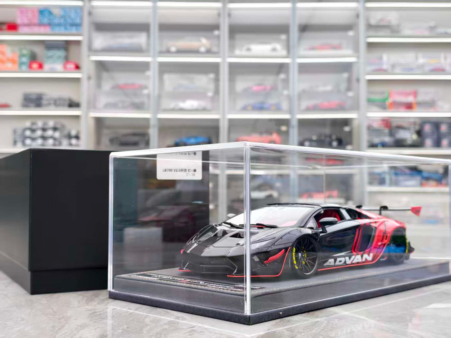 ARES MODEL 1/18 Lamborghini Aventad 2.0 ROADSTER Black/Red ARES013