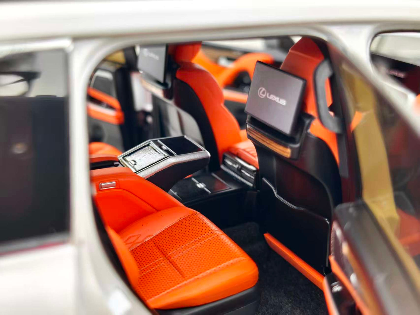 LCD 1/18 Lexus LX600 White Diecast Car Model LCD121