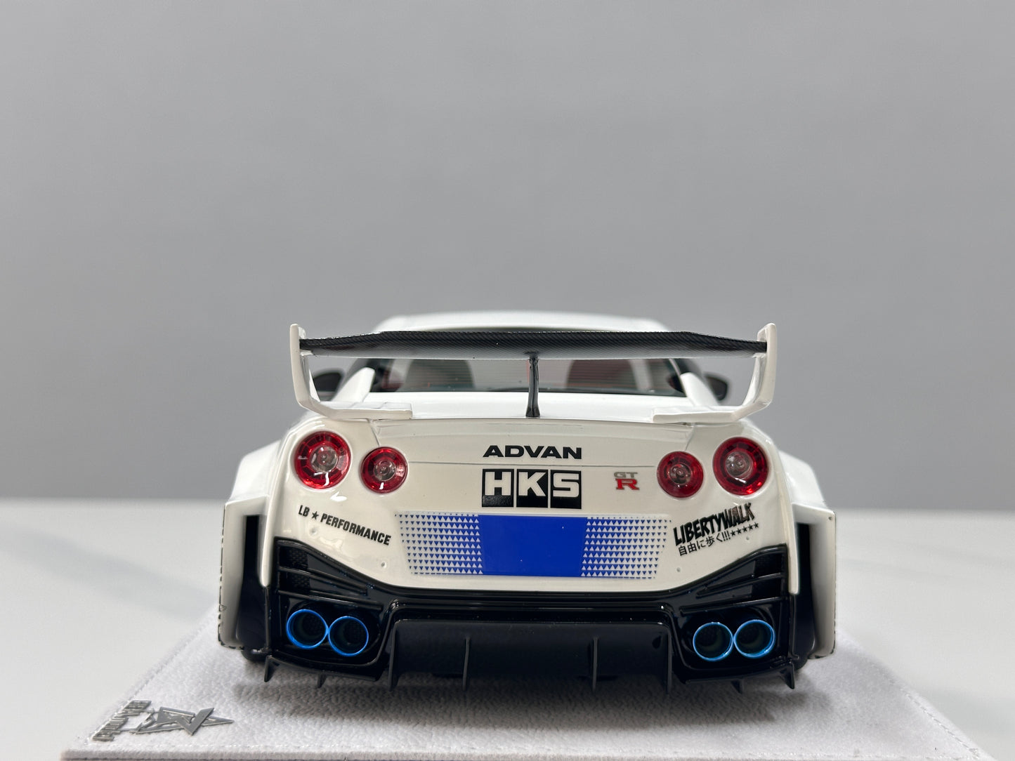 BBA MODEL 1/18 Nissan GTR 35GT-RR Blue and White Livery BBA064