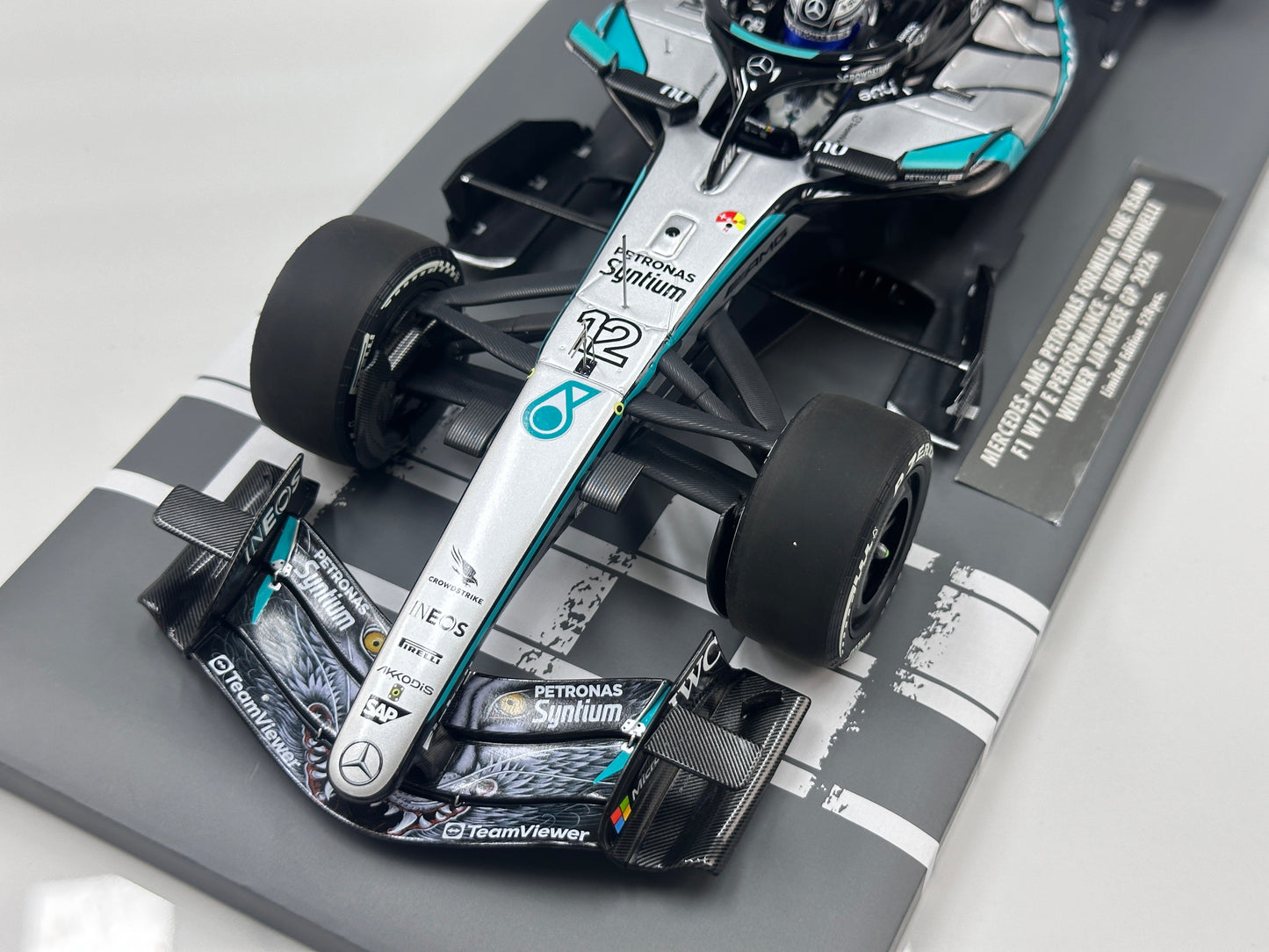 MINICHAMPS 1/18 Mercedes-AMG PETRONAS F1 Team W17 (K. Antonelli – 2026 Japanese Grand Prix Winner) – Silver Livery (117260312)