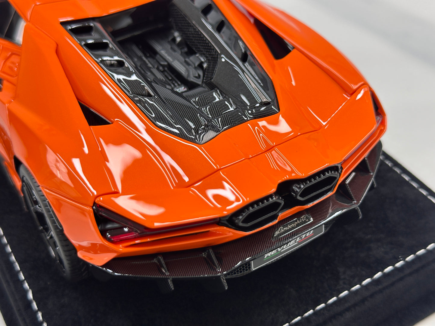 HH Model 1/18 Lamborghini Revuelto Apodes Orange HH626