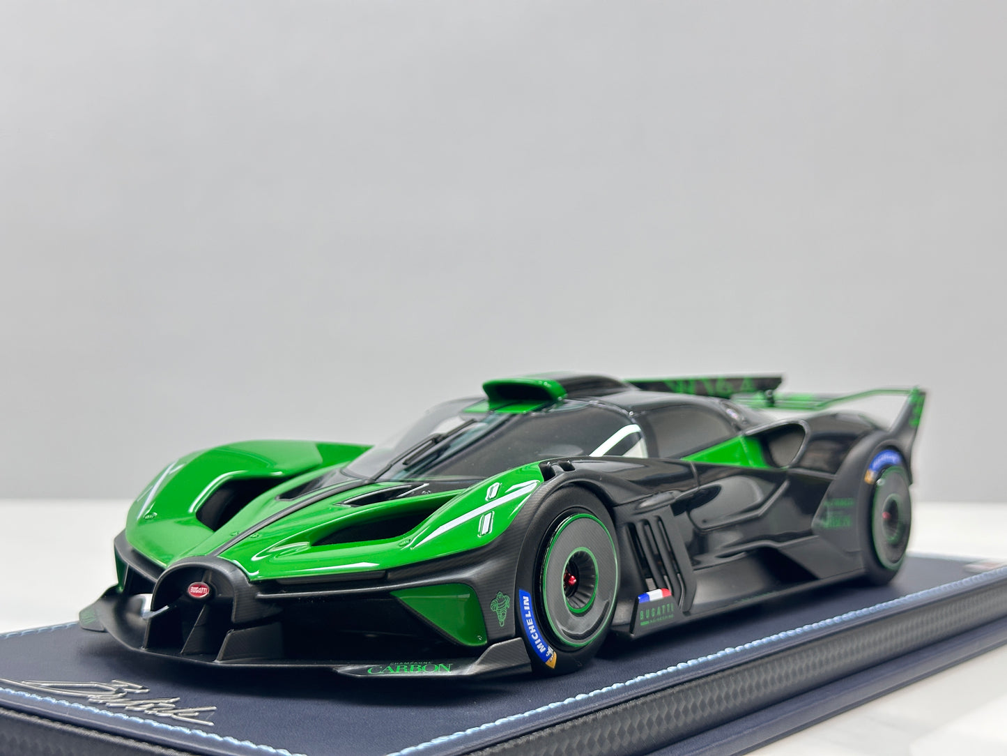 MR 1/18 Bugatti Bolide Viper Green BUG014B
