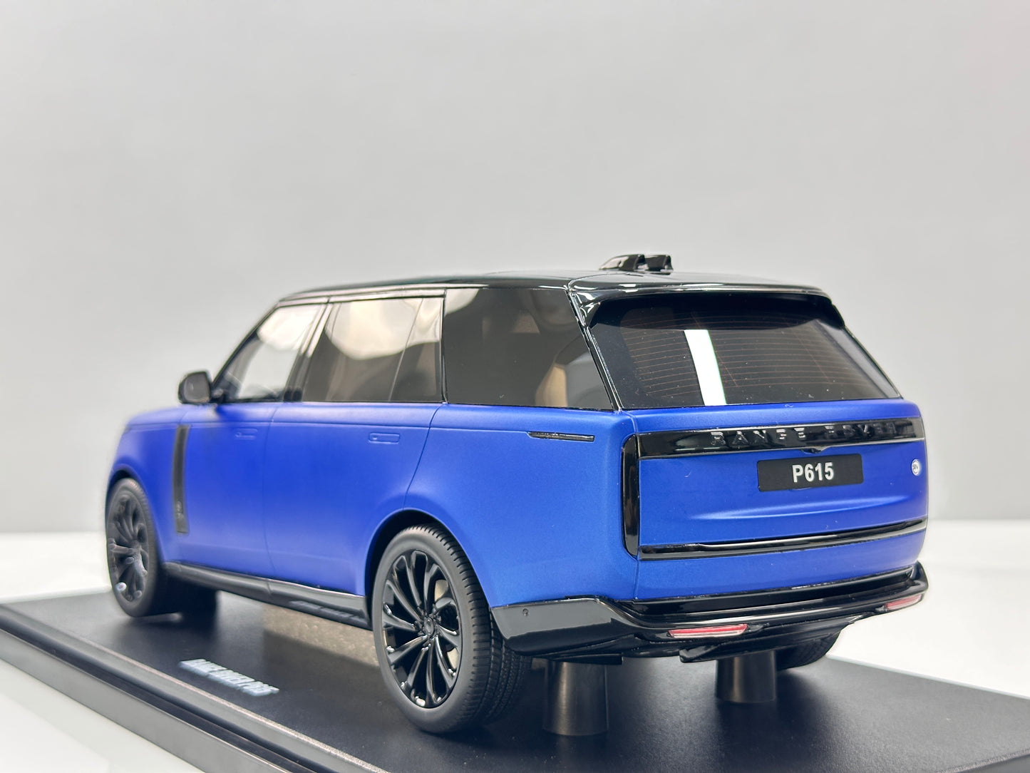 GT Spirit 1/18 Land Rover Range Rover P615 SV Blue GT540