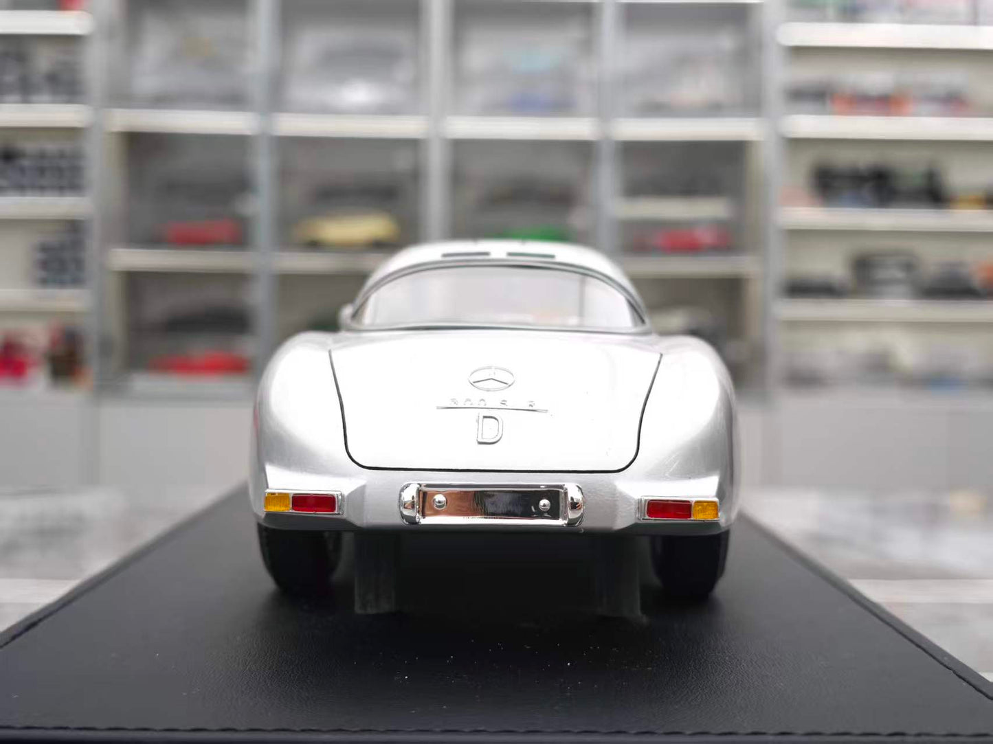 V8 MODEL 1/18 Mercedes 300SLR Silver V8001