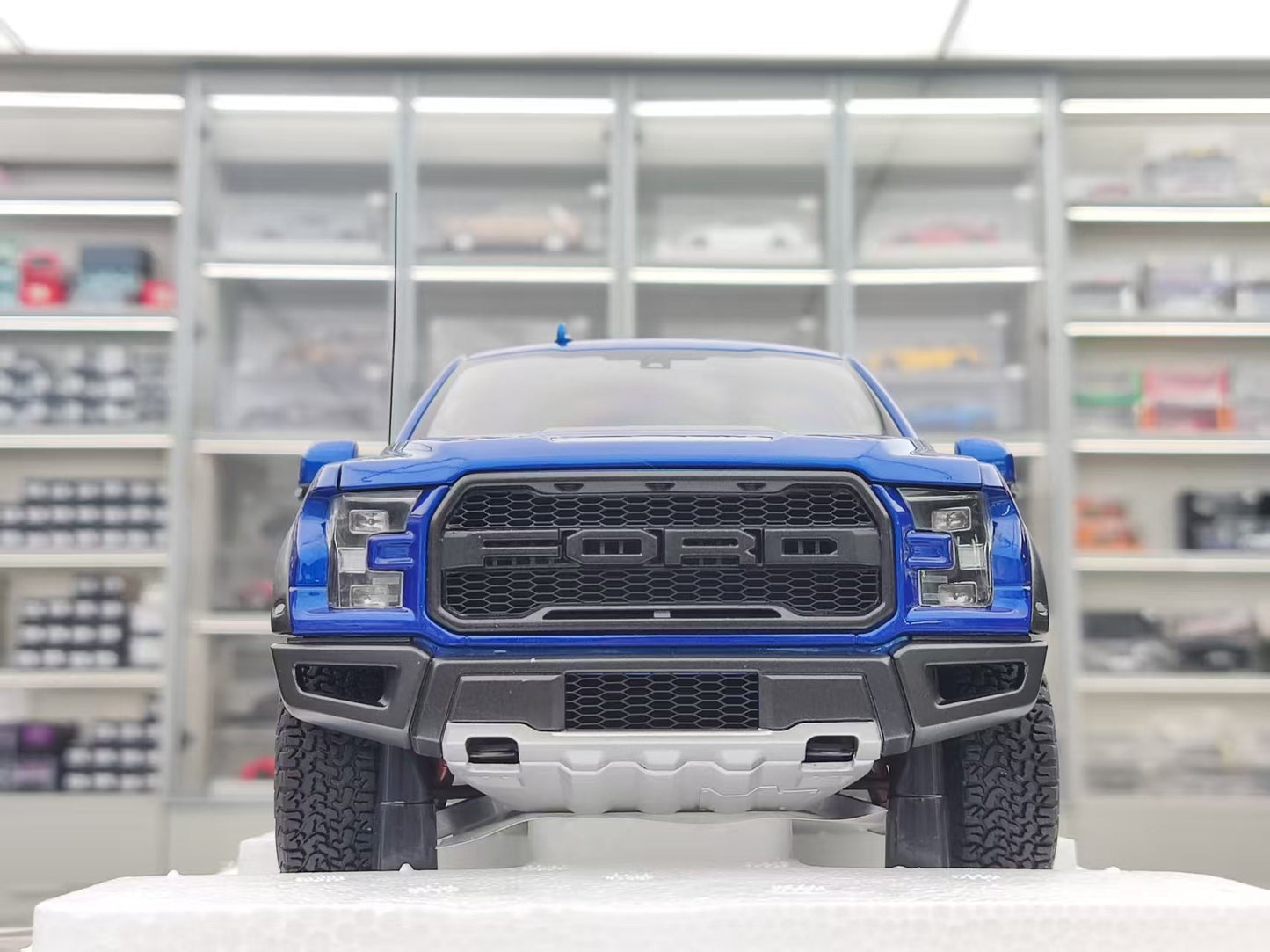 AUTO Art 1/18 Ford F-150 RAPTOR SUPERCREW 2019 Blue 72949