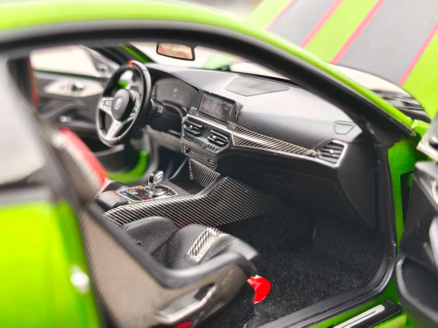 MINICHAMPS 1/18 BMW M4 CSL Green 110023020