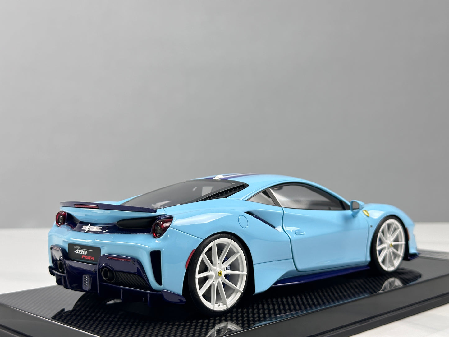DM Pro 1/18 Ferrari 488pista Resin Fully Opening Baby Blue Simulation Model Car DGP001B