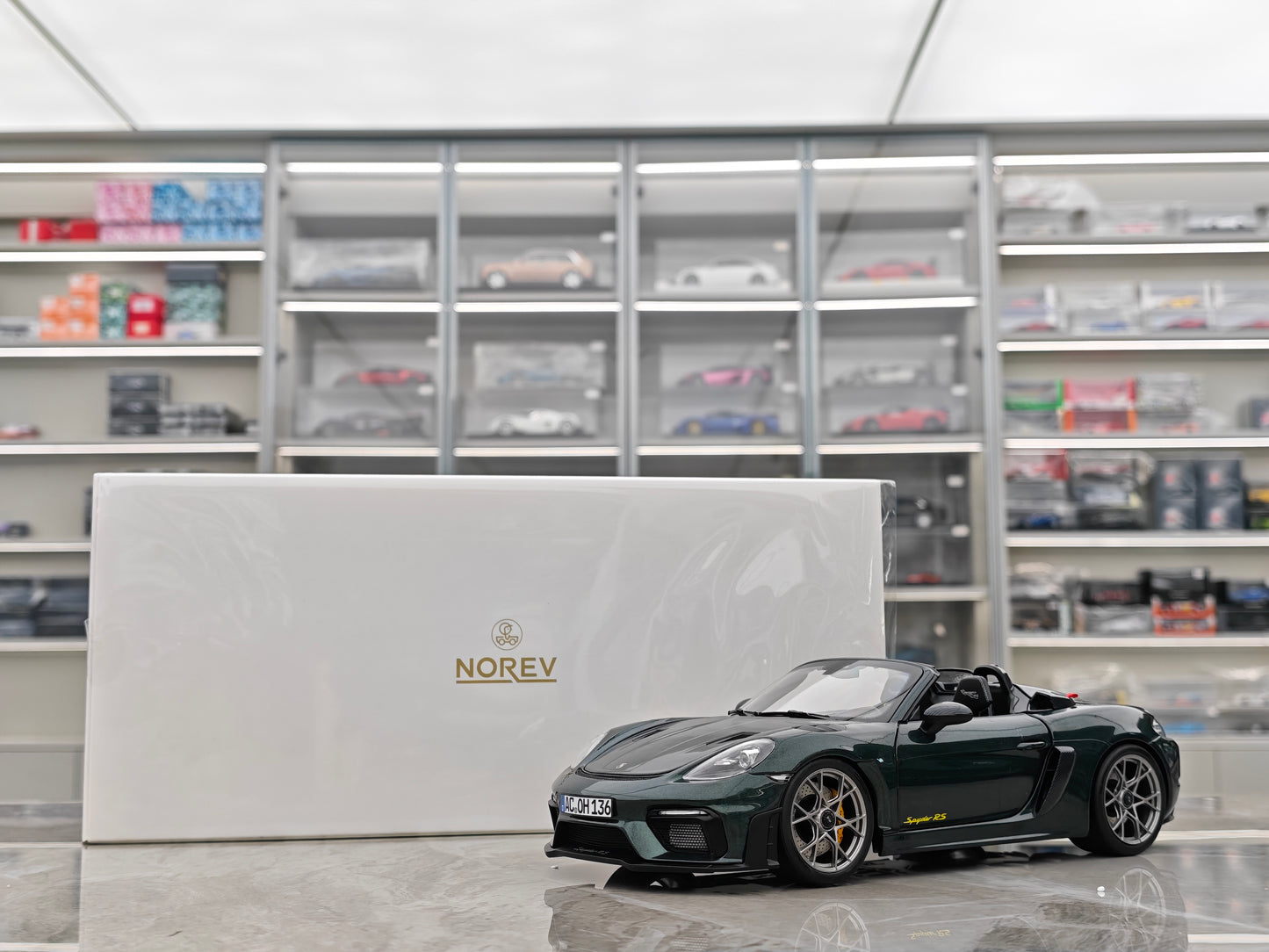 NOREV 1/18 Porsche 718 Spyder RS Forest Green (187272)