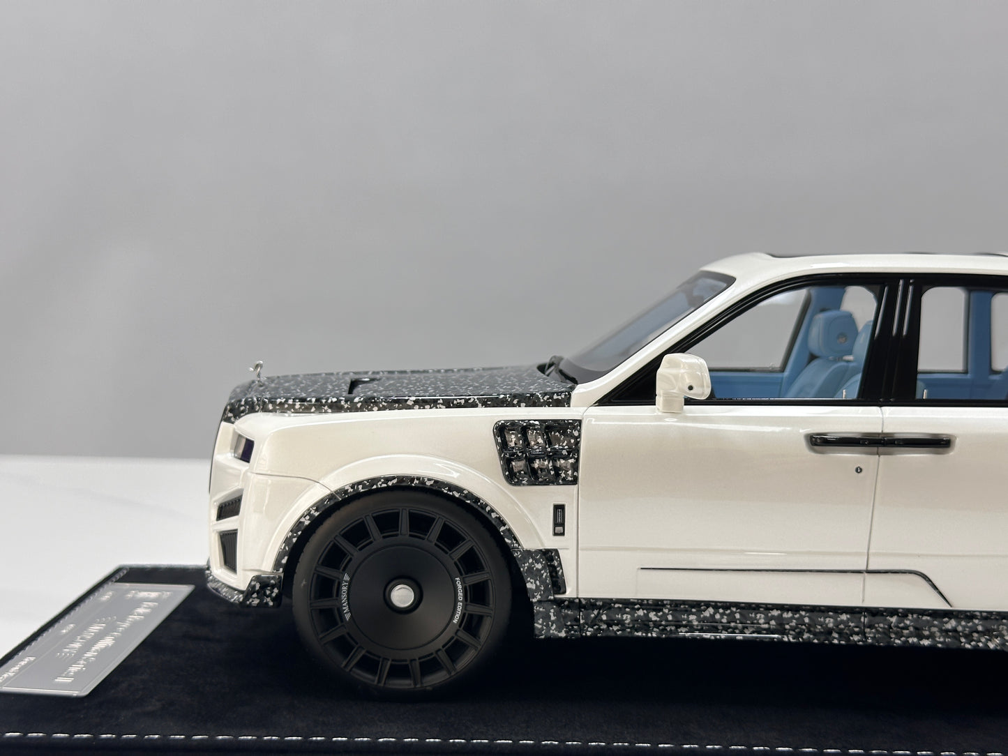 HH MODEL 1/18 Rolls-Royce Cullinan Series II MANSORY Pearl White HH698