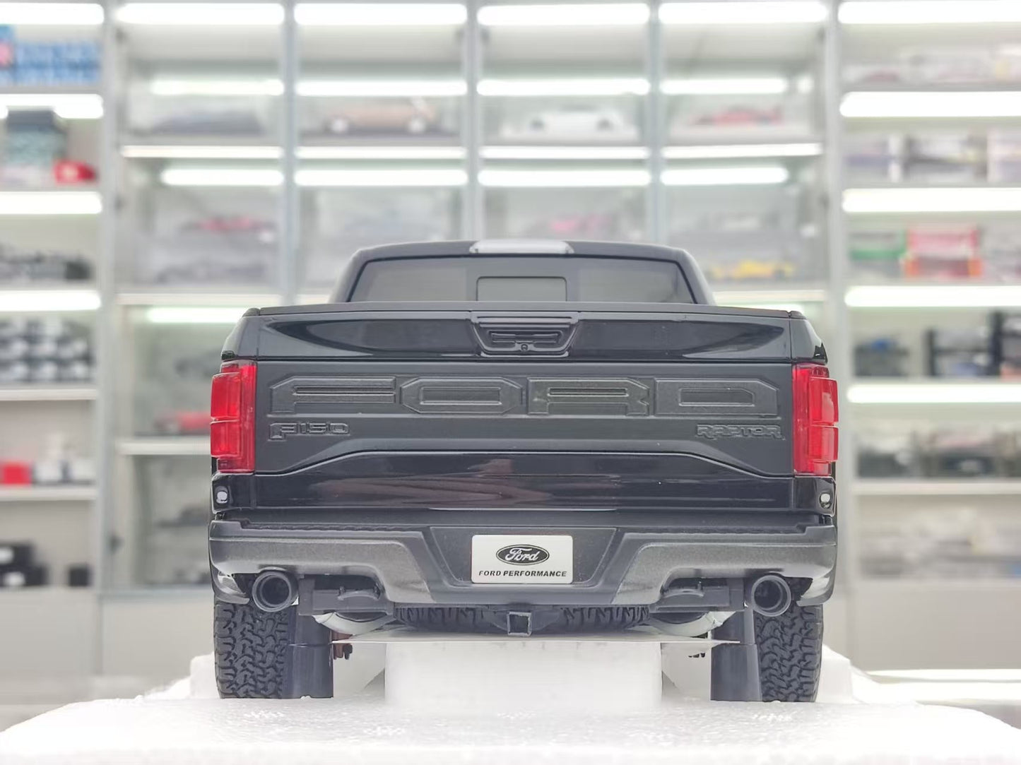 AUTO Art 1/18 Ford F-150 RAPTOR SUPERCREW 2019 Black 72947