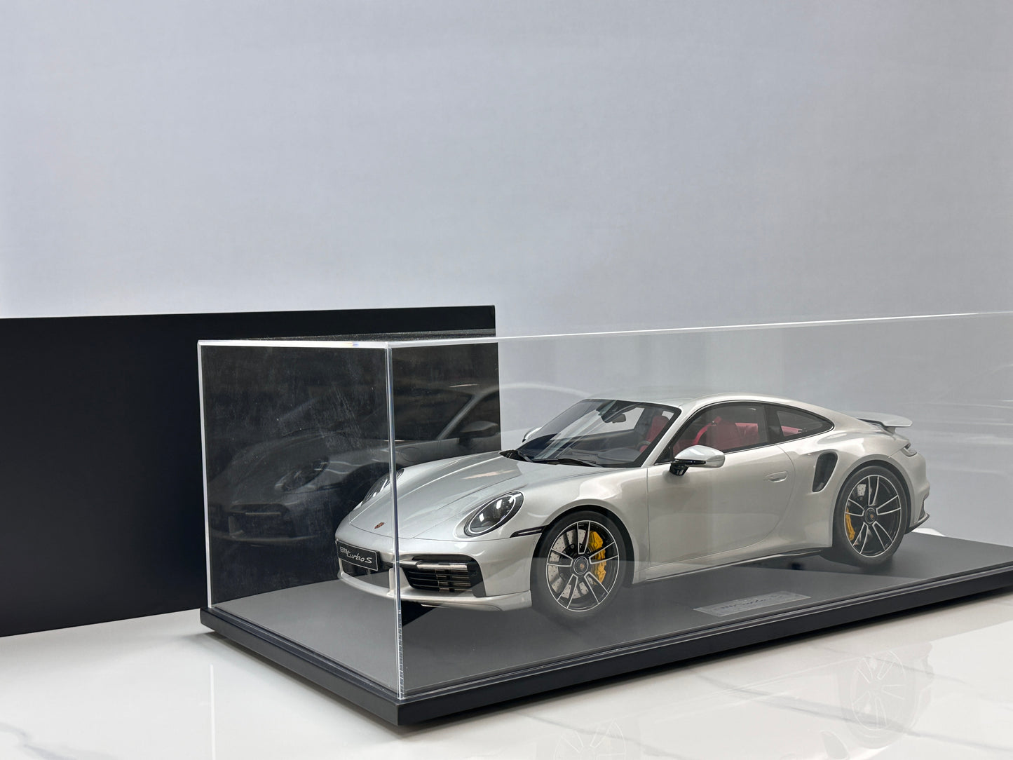 GT Spirit 1/8 Porsche 911 [992.1] TURBO S Silver GTS801801
