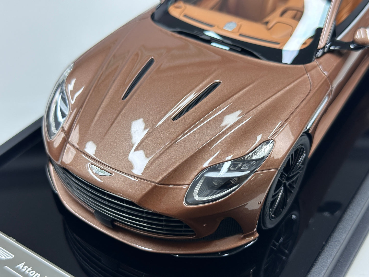 Xiaoguang Model & MotorHelix 1/18 Aston Martin DB12 Volante Convertible – Glamour Copper (MH386)