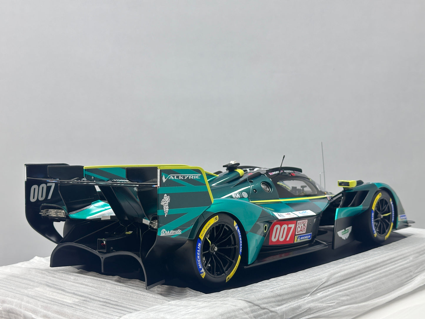 Spark 1/8 Aston Martin VALKYRIE NO.007 Black and Green Livery 08S003