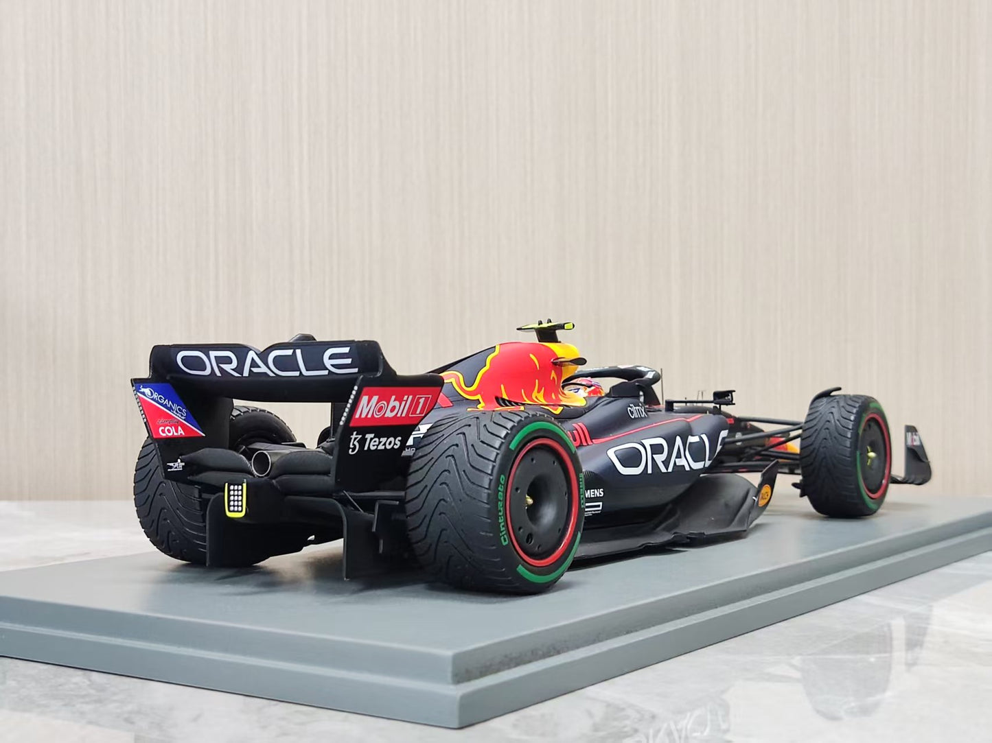SPARK 1/18 Oracle Red Bull Racing RB18 (18S778)