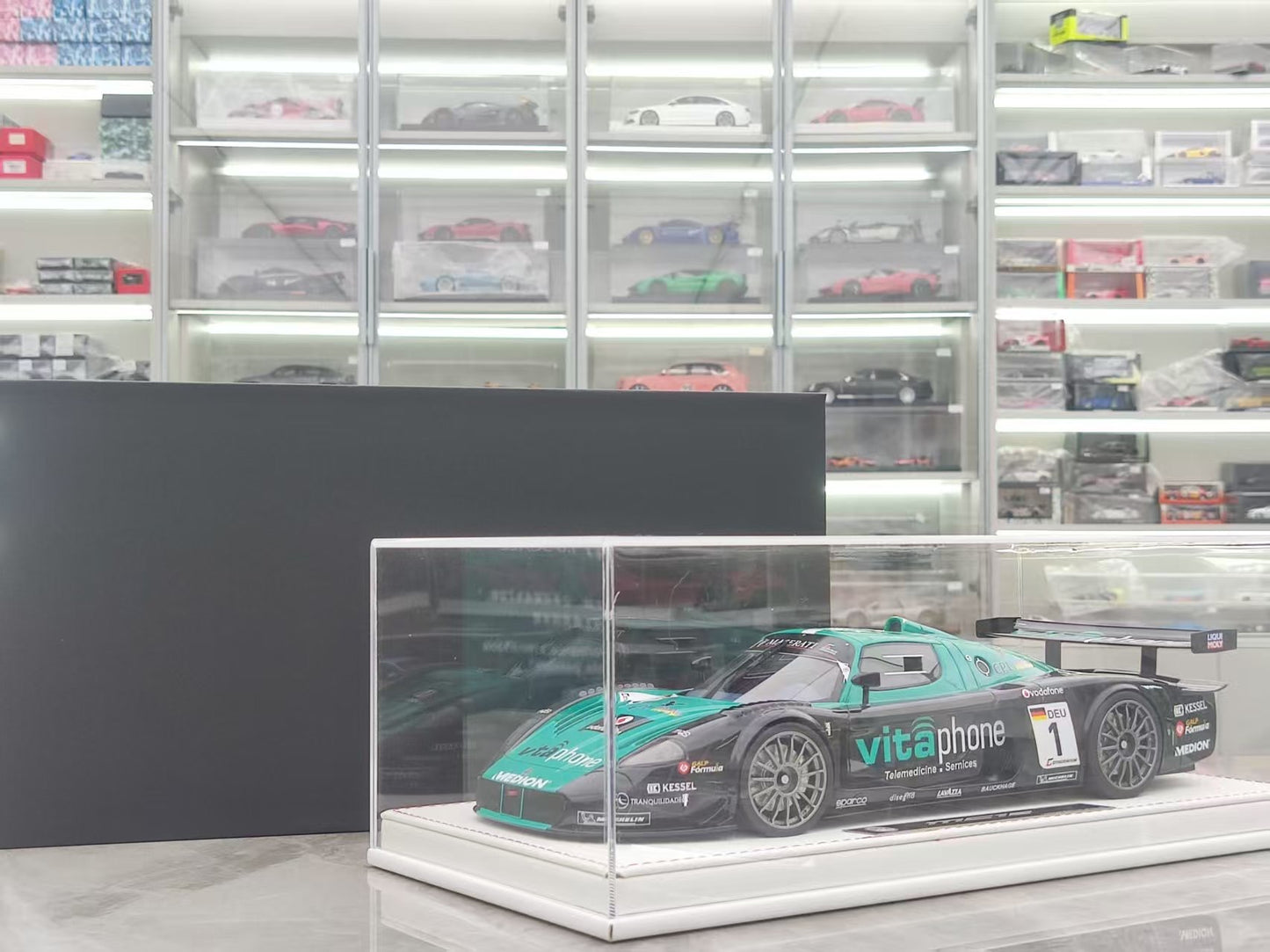GL 1/18 Maserati MC12 Track Edition Black & Green Model Car JS-GL020