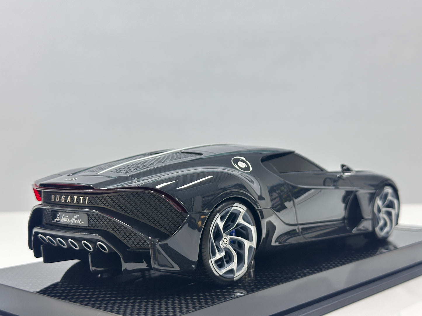 CE 1/18 Bugatti La Voiture Noire (Black Carbon Fiber) CE013
