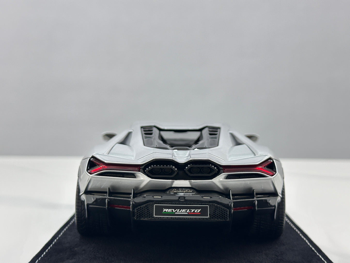 HH Model 1/18 Lamborghini Revuelto Metallic Silver HH620